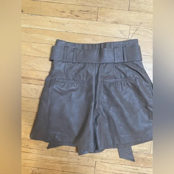 Zara pleated faux leather shorts. Taupe color. Size small. High waisted. NWOT - Picture 2 of 4